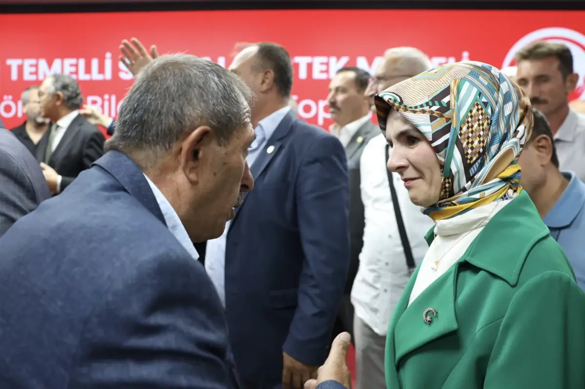Bakan Göktaş, Muhtarlarla Aile ve Toplum Temelli Sosyal Destek Modelini Görüştü