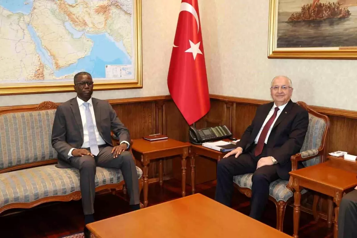 Milli Savunma Bakanı Yaşar Güler, Nijer Savunma Bakanı ile Görüştü
