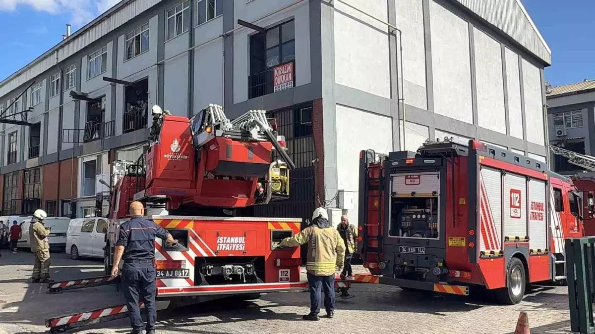 Başakşehir'deki Atölyede Yangın: İşçiler Dışarı Çıkmadı, Cep Telefonlarıyla Kaydetti