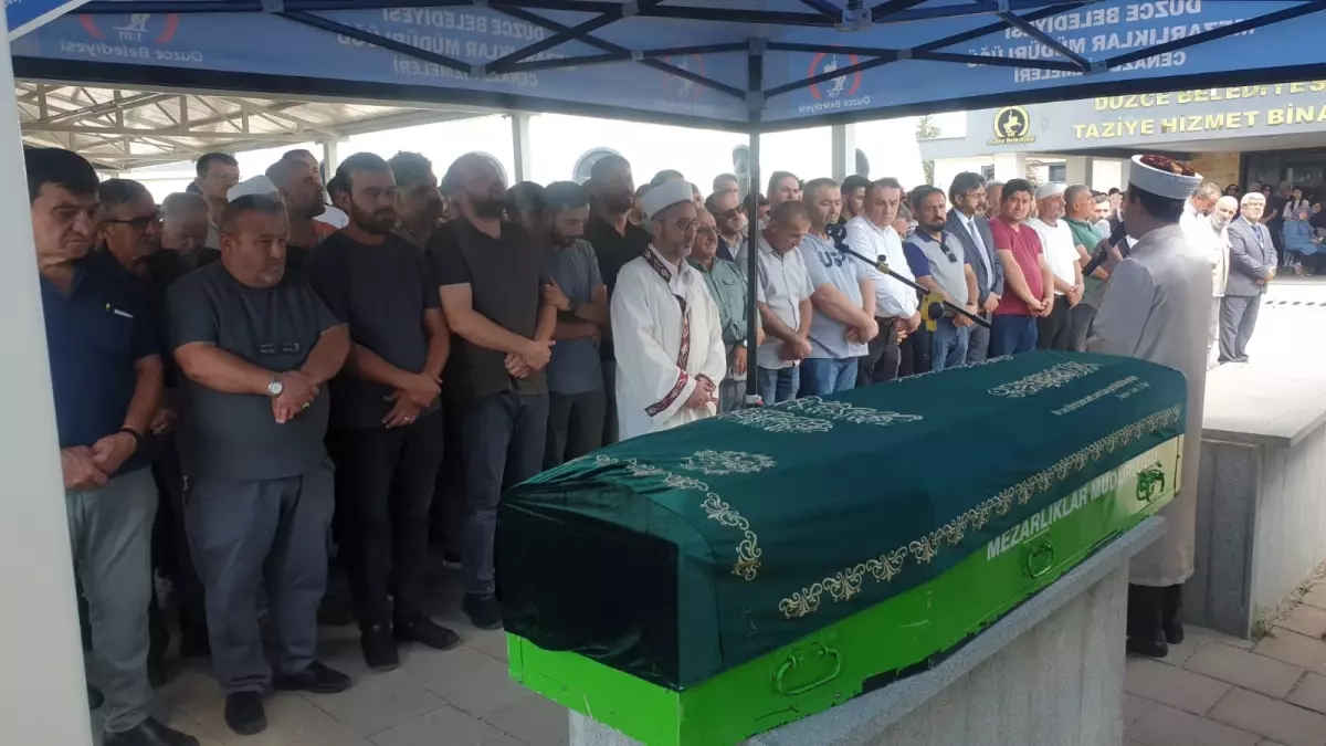 Doğum günü için aldığı süs balonu başına geçirip boğuldu, 11 yaşındaki çocuk son yolculuğuna uğurlandı