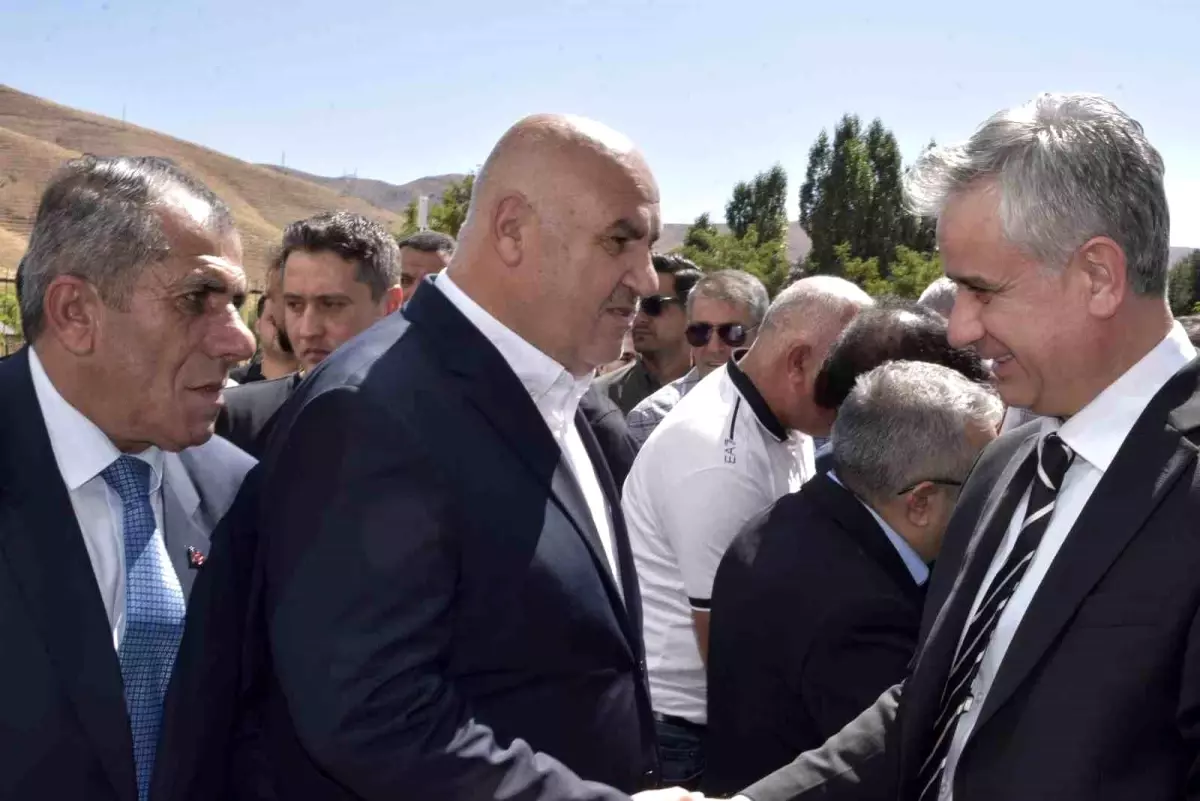 Bitlis'te 'Türkiye Yüzyılı Buluşmaları' programı gerçekleştirilirdi