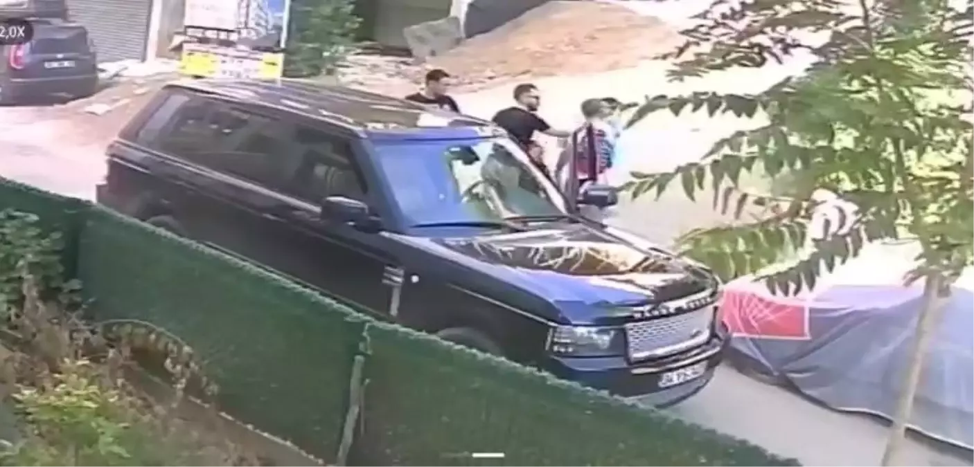 Cip Sürücüsü Baba ve Çocuklarının Önünde Tokat Attı