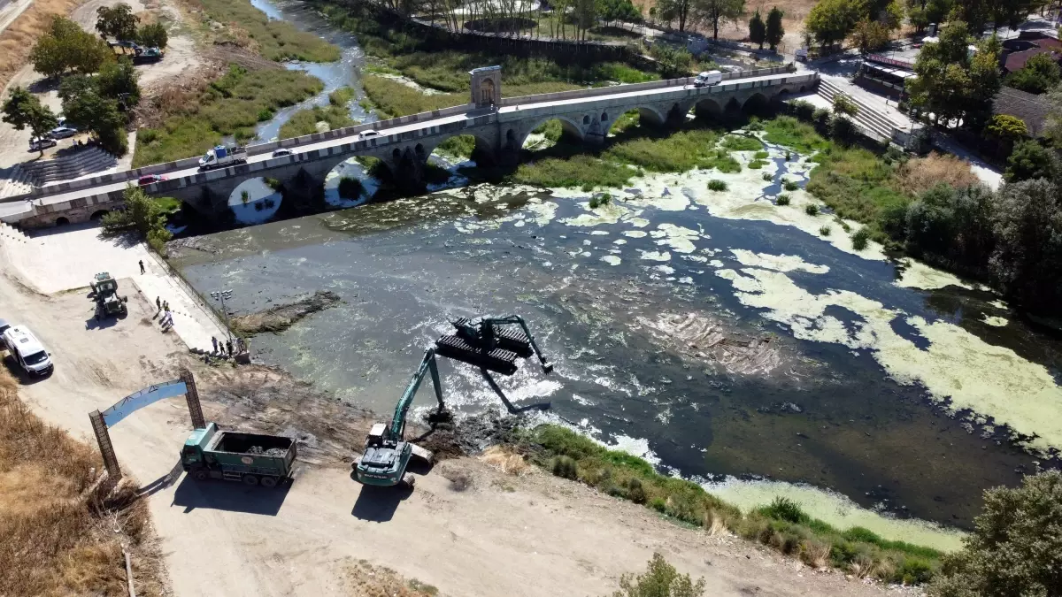 Edirne'de Tunca Nehri'nde Temizlik Çalışmaları Başladı