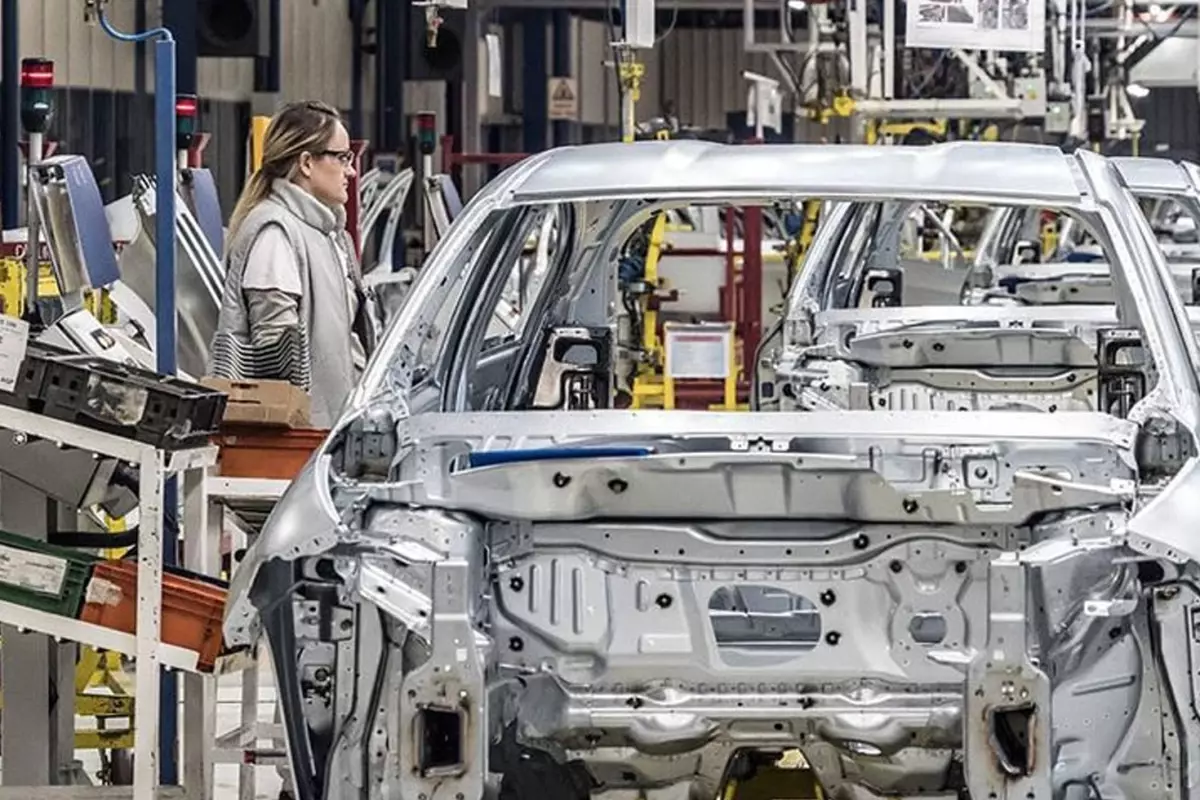 Elektrikli araç fiyaskosu! Otomotiv devi bin kişiyi işten çıkarıyor