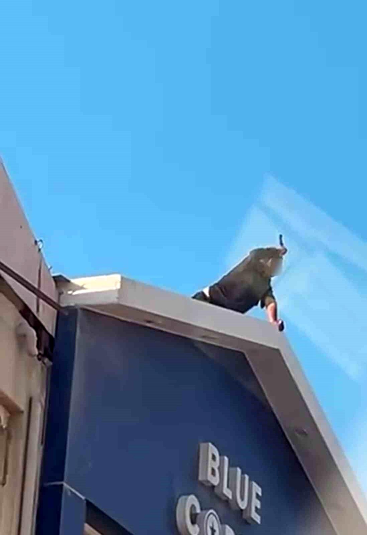 Hatay'da Çatıya Çıkan Şahıs İntihar Girişiminde Bulundu