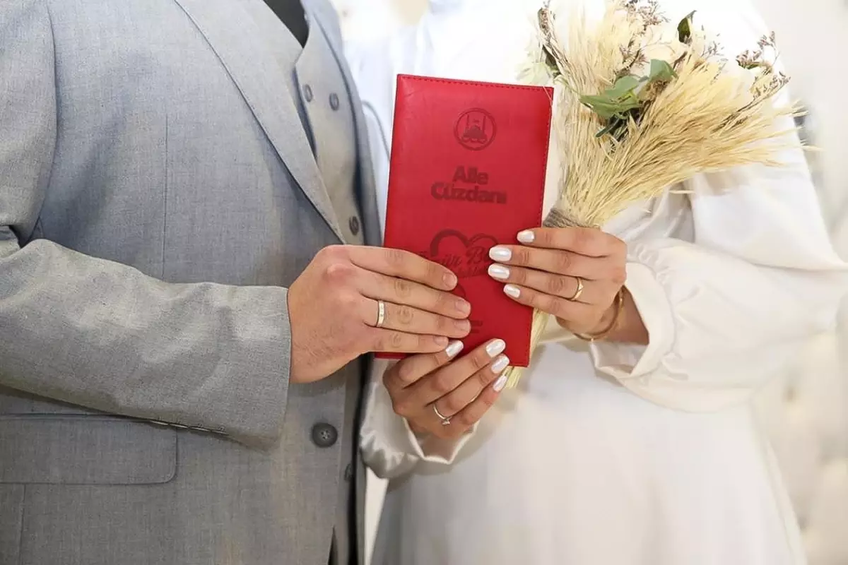 Evlenecek çiftlere 'ehliyet' geliyor! Bu kontrolden geçemeyen evlenemeyecek