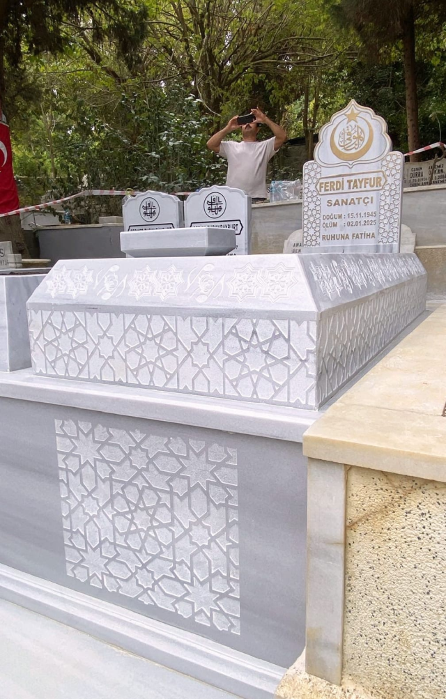 Ferdi Tayfur'un mezarı, Devlet Bahçeli tarafından yaptırıldı