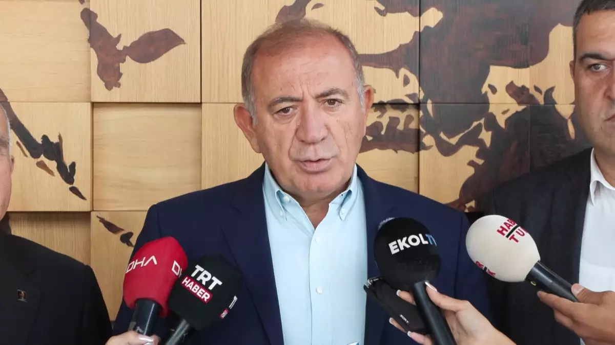 Gürsel Tekin, CHP'nin Eski İl Başkanlığı Binasında