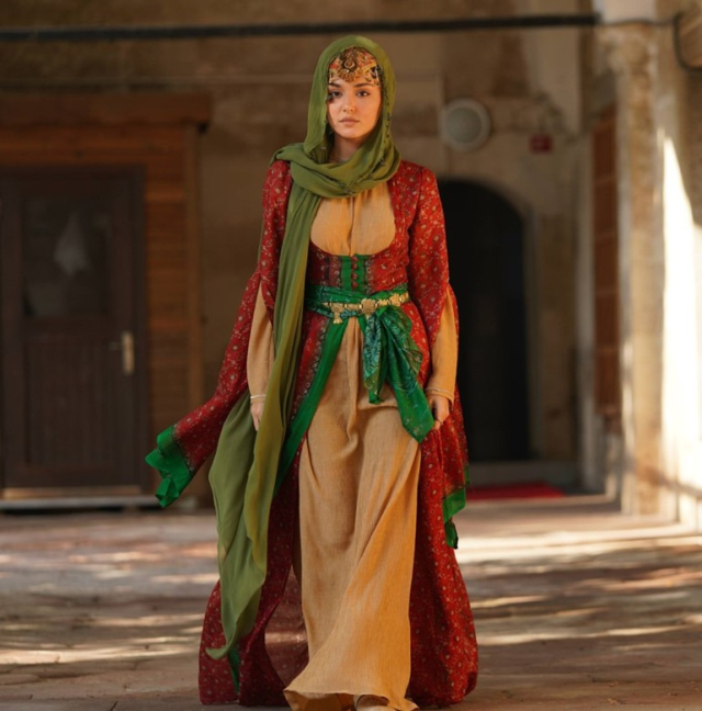 Hande Erçel captivated those who saw her as an Ottoman sultan