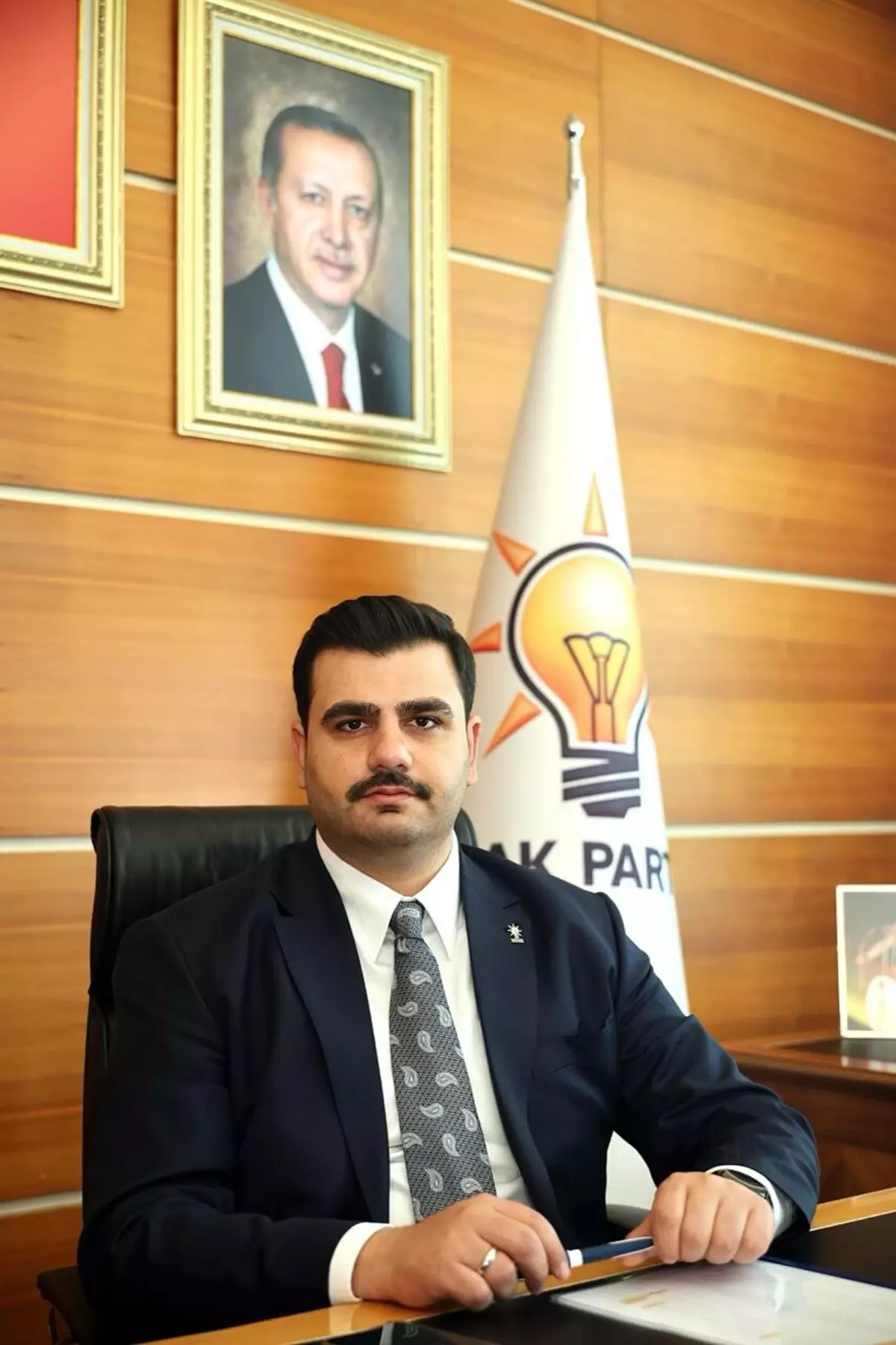 İzmir'de Çöp Krizi: AK Parti'den Tepkiler ve Çözüm Önerileri