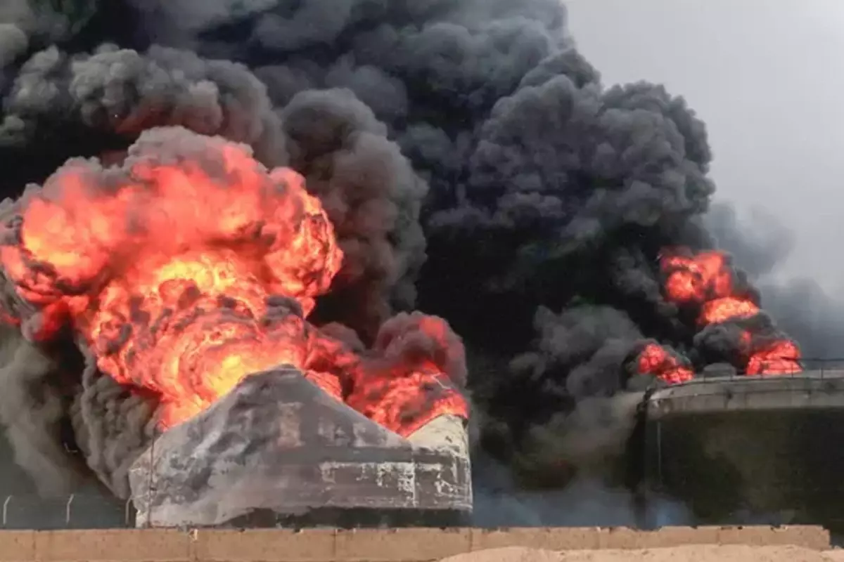 İsrail uçakları, Yemen'deki Hudeyde Limanı'nı bombaladı