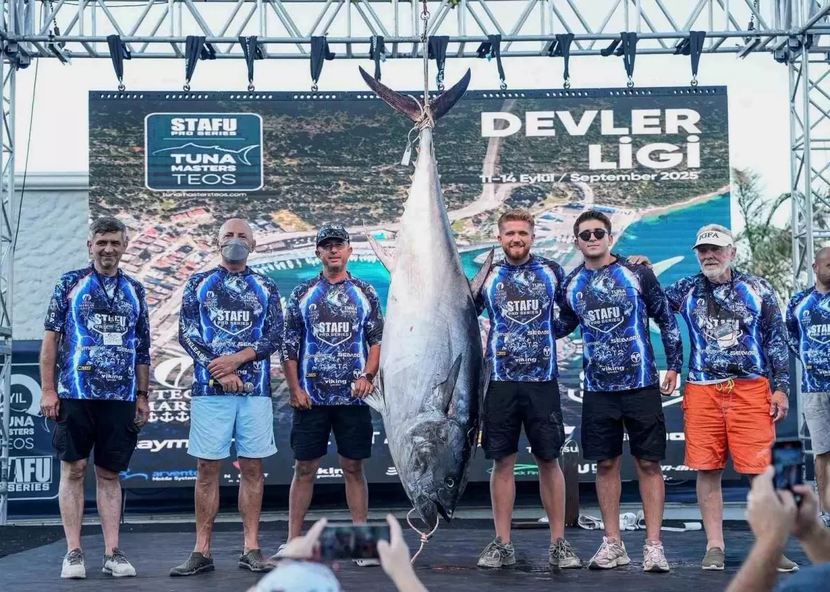 Seferihisar'da 185 Kilogramlık Dev Orkinosla Şampiyonluk
