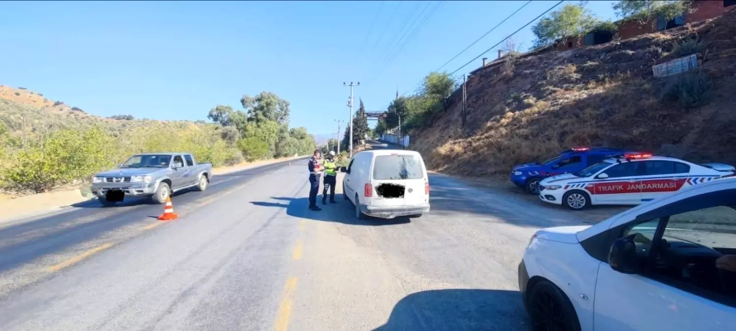 Aydın'da Jandarma Trafik Denetimi: 226 Şahıs Sorgulandı, 4 Araç Ceza Aldı