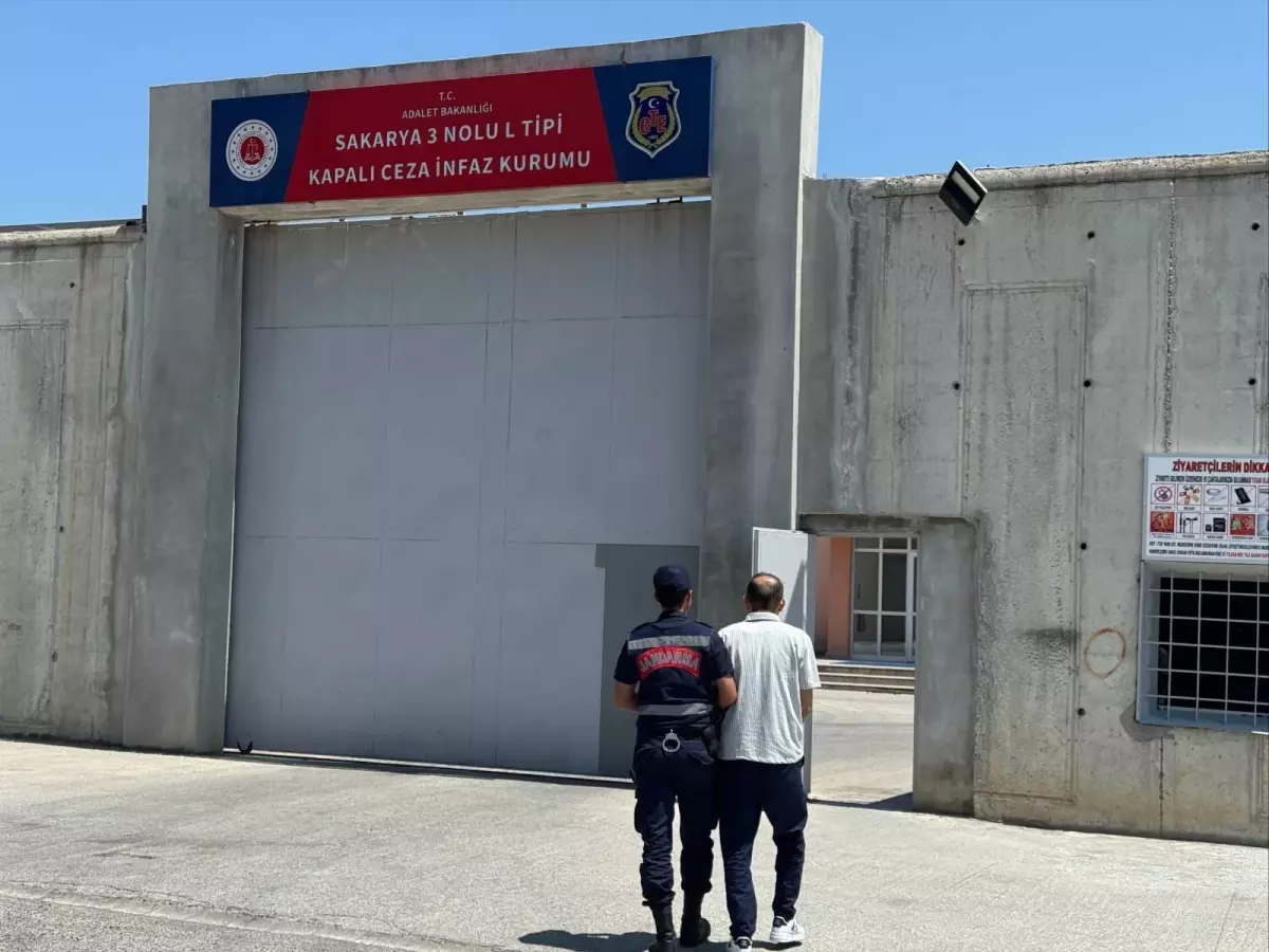 Sakarya'da 3 Hükümlü Jandarma Operasyonlarıyla Yakalandı