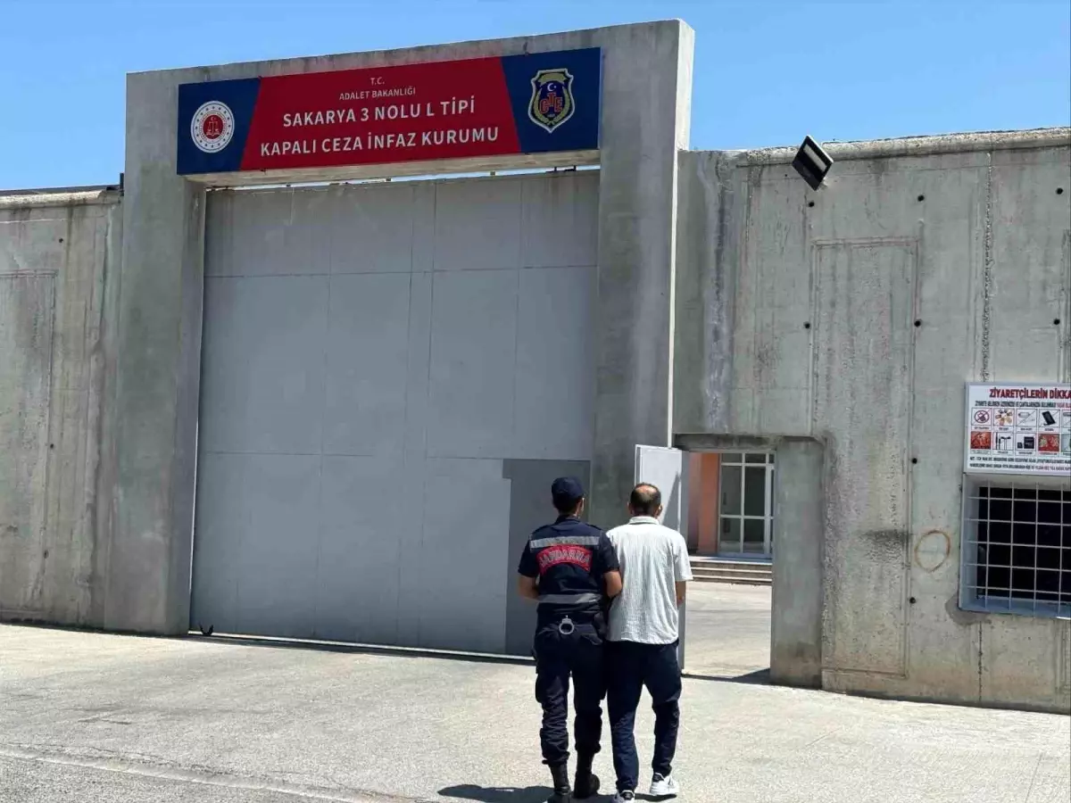 Sakarya'da Aranan Şahıslara Yönelik Operasyonda 3 Gözaltı