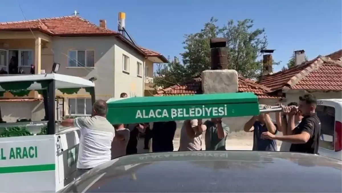 Çorum'da Balkonun Kenarında Duran Adam Düştü, Hayatını Kaybetti