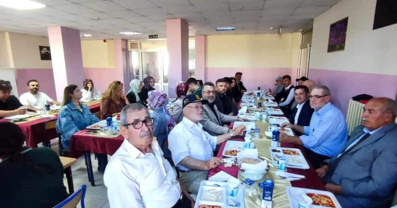 Gaziler Haftası'nda Öğrenciler Gazilerle Buluştu