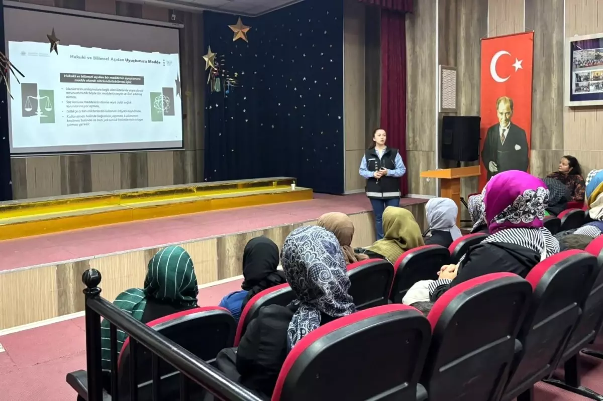 Ardahan'da Anneler İçin Uyuşturucu ile Mücadele Eğitimi