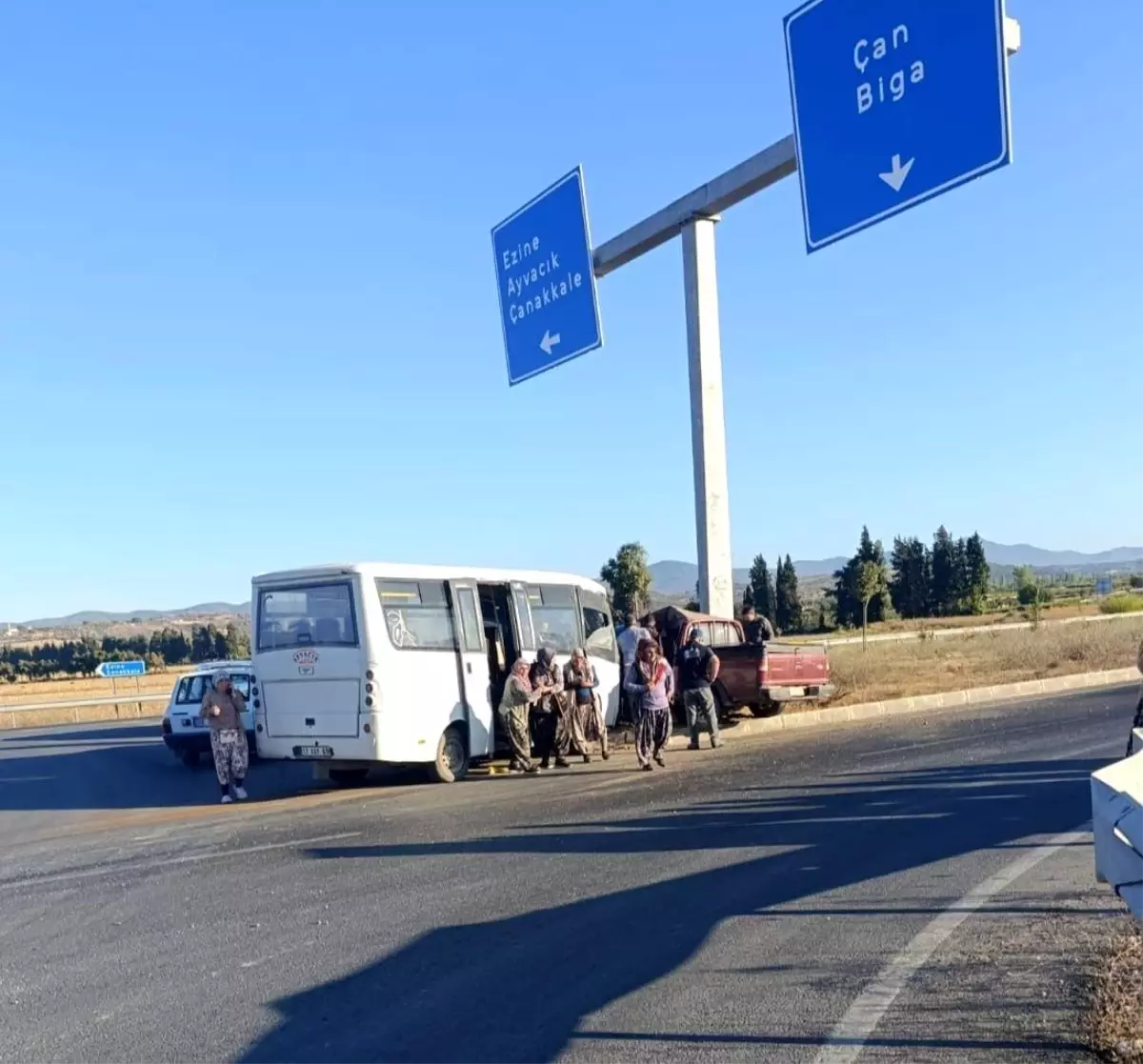Çanakkale'de Minibüs ile Hafif Ticari Araç Çarpıştı: 1 Yaralı