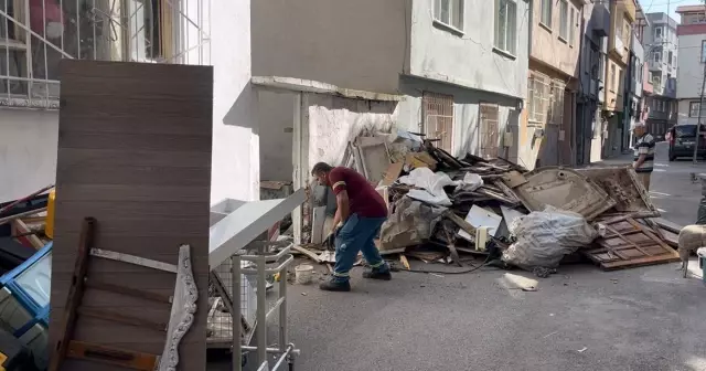 3 Trucks of Garbage Were Removed from the House Causing Bad Odors in Bursa