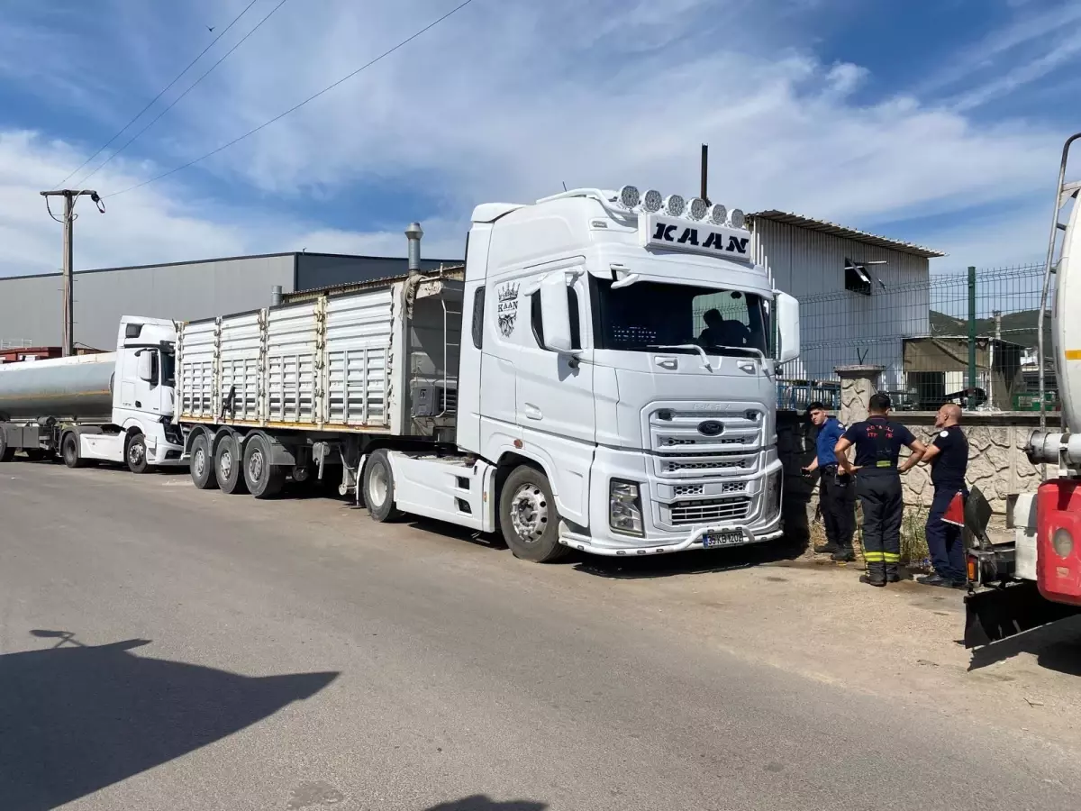 Kocaeli'de Elektrik Tellerine Temas Eden Kamyon Sürücüsü Ağır Yaralandı
