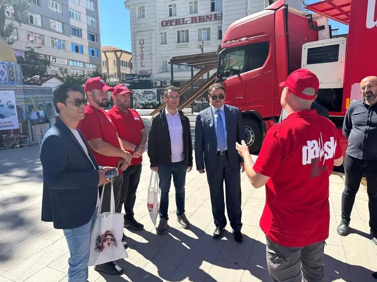 Kütahya Valisi Musa Işın, DASK Bilgilendirme Tırını Ziyaret Etti