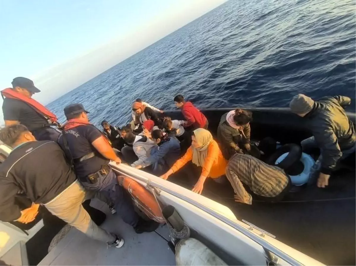 İzmir Açıklarında 58 Düzensiz Göçmen Yakalandı