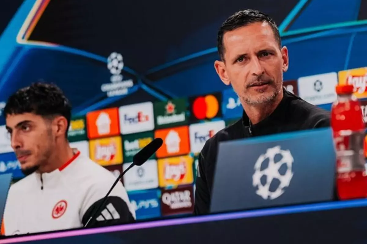 Eintracht Frankfurt Teknik Direktörü Toppmöller, Galatasaray'ı öve öve bitiremedi