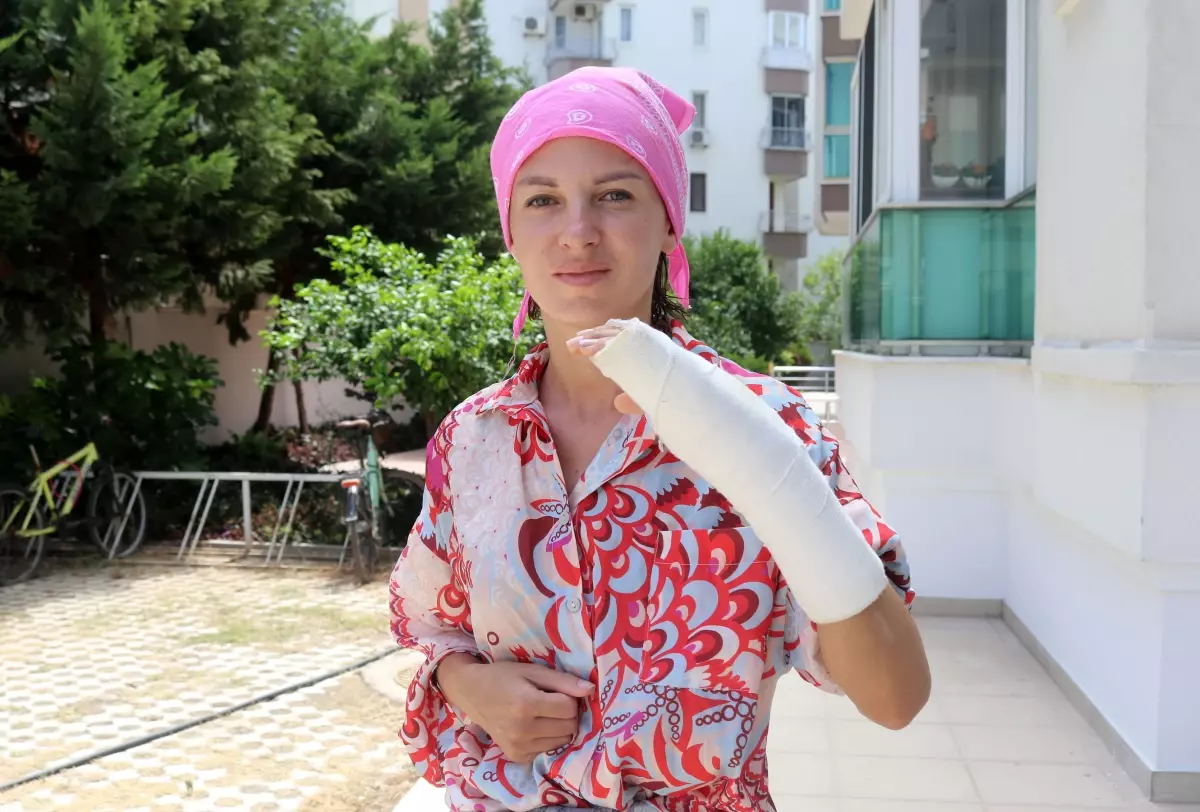 Antalya'da Eşine Sopayla Saldırdığı İddia Edilen Sanık Hakim Karşısında
