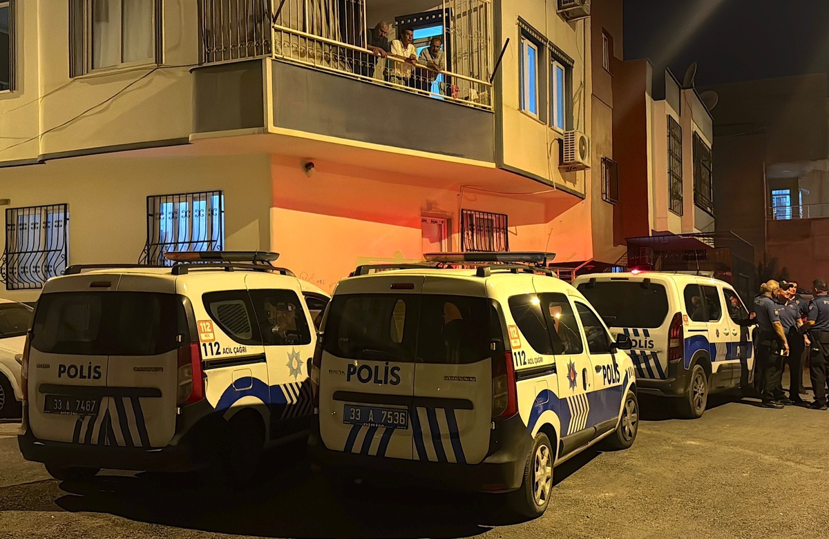 Mersin'de Anne Oğlunu Bıçaklayarak Öldürdü