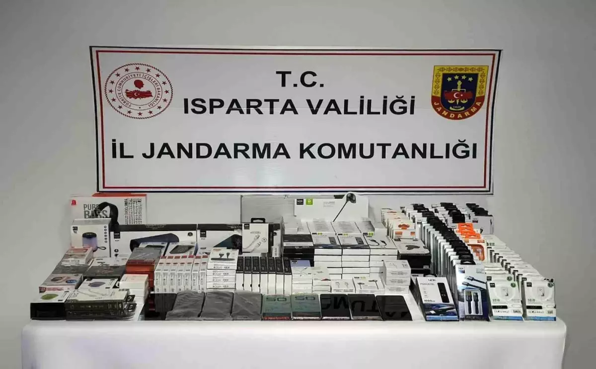 Isparta'da Kaçakçılık Operasyonlarında Çok Sayıda Ürün Ele Geçirildi