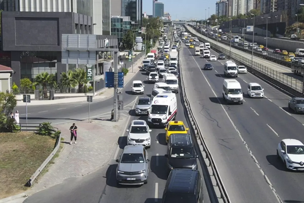 İstanbul trafiğinde yeni uygulama! Tüm araçların radyolarında bu anons duyulacak