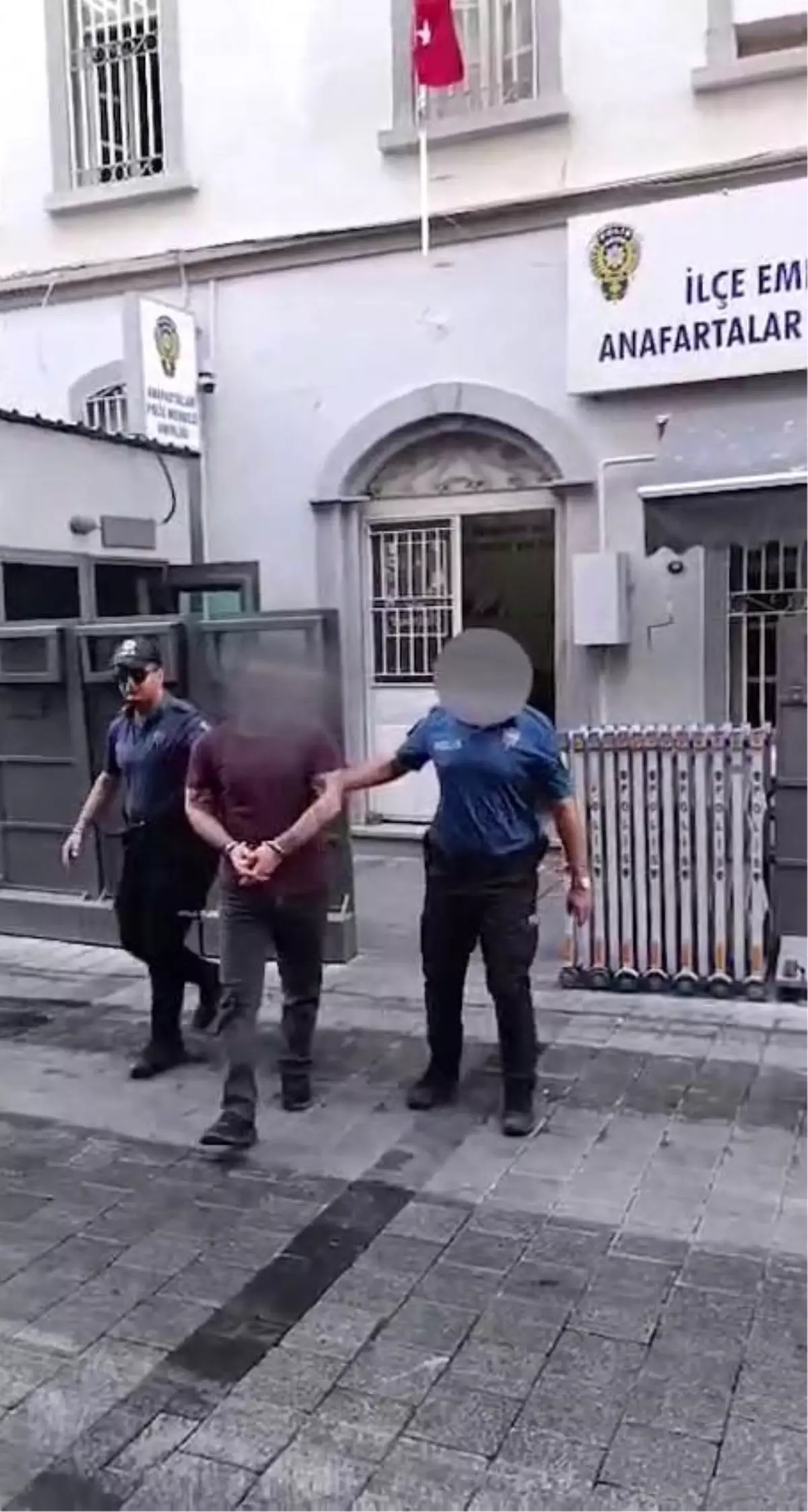 İzmir'de 25 Yıl Hapis Cezası ile Aranan Firari Yakalandı