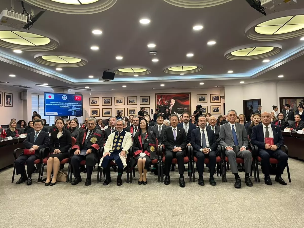 Altes Prenses Akiko Mikasa'ya Fahri Doktora Ünvanı