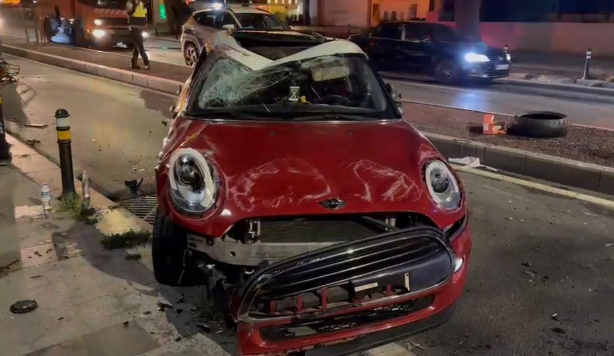 Kadıköy'de Otomobil Takla Attı, İki Yaralı