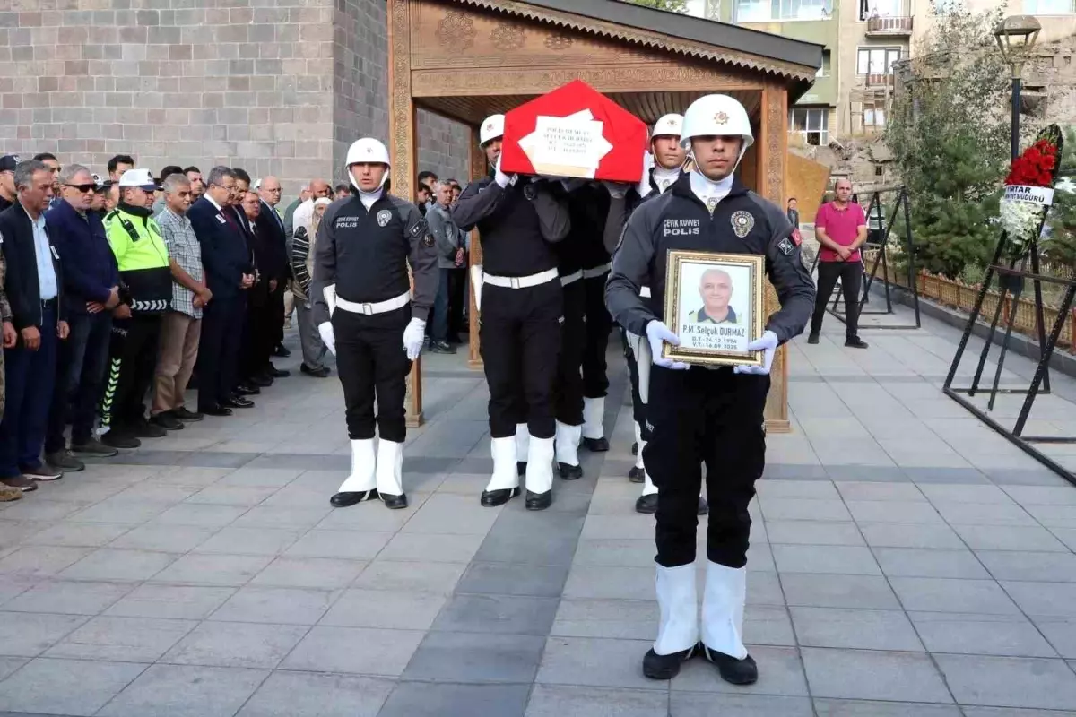 Kalp Krizi Nedeniyle Hayatını Kaybeden Polis Memuru Selçuk Durmaz İçin Tören Düzenlendi