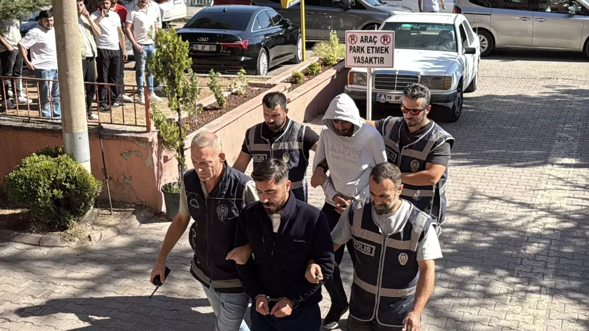 Karabük'te Bıçaklı Kavga: İki Kişi Tutuklandı