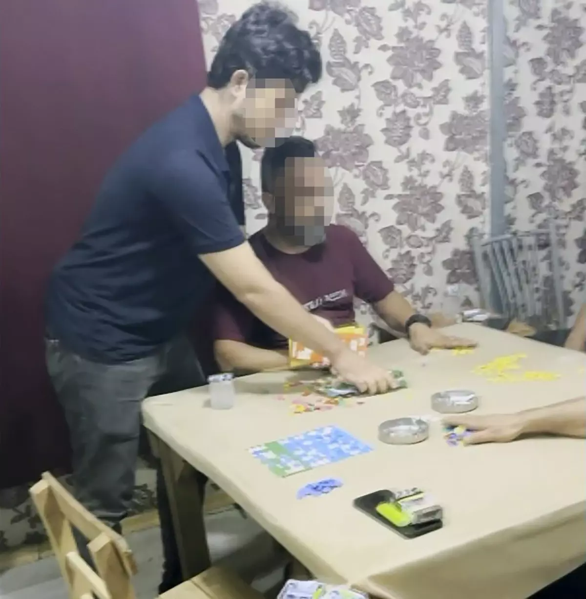 Adana'da Kumar Baskınında 49 Kişiye 453 Bin TL Ceza