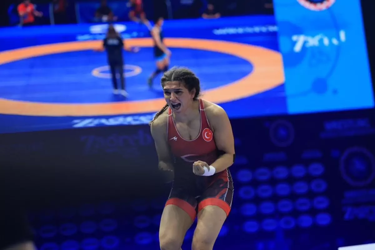 Milli sporcumuz Nesrin Baş, Dünya Güreş Şampiyonası'nda finale yükseldi