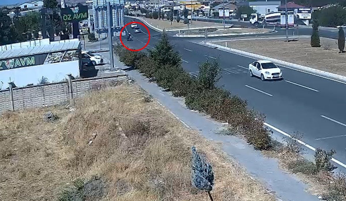 Elazığ'da Otomobil ve Motosiklet Çarpıştı: 2 Yaralı