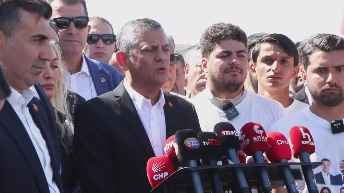 CHP Genel Başkanı Özgür Özel, Özgürlük Yürüyüşü'nü Karşıladı