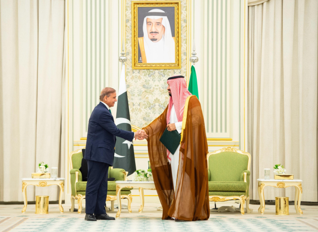 Historic defense agreement between Saudi Arabia and Pakistan