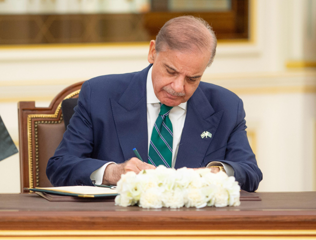 Historic defense agreement between Saudi Arabia and Pakistan