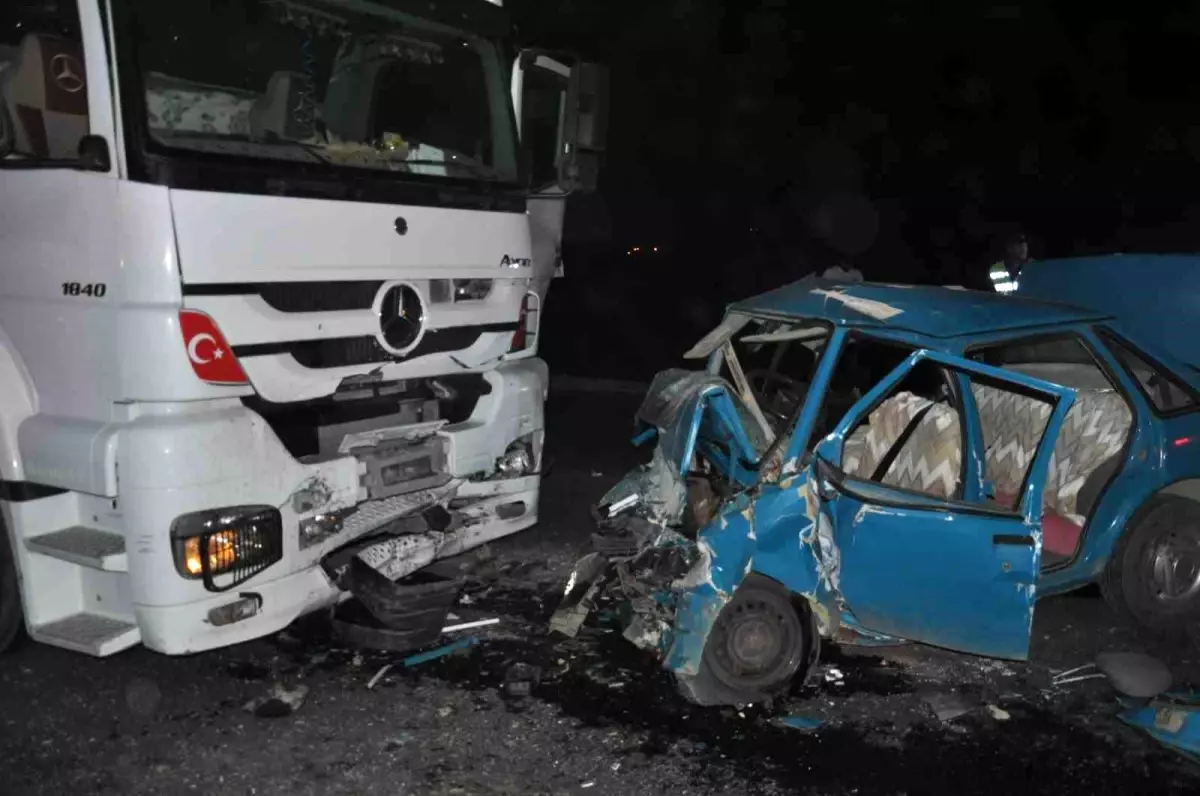 Kahramanmaraş'ta Tır ve Otomobil Çarpışması: 3 Ölü