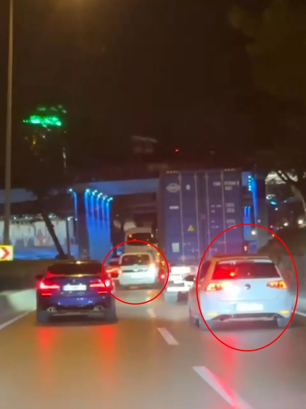 Bursa'da Sürücüler Yoğun Trafikte Makas Attı