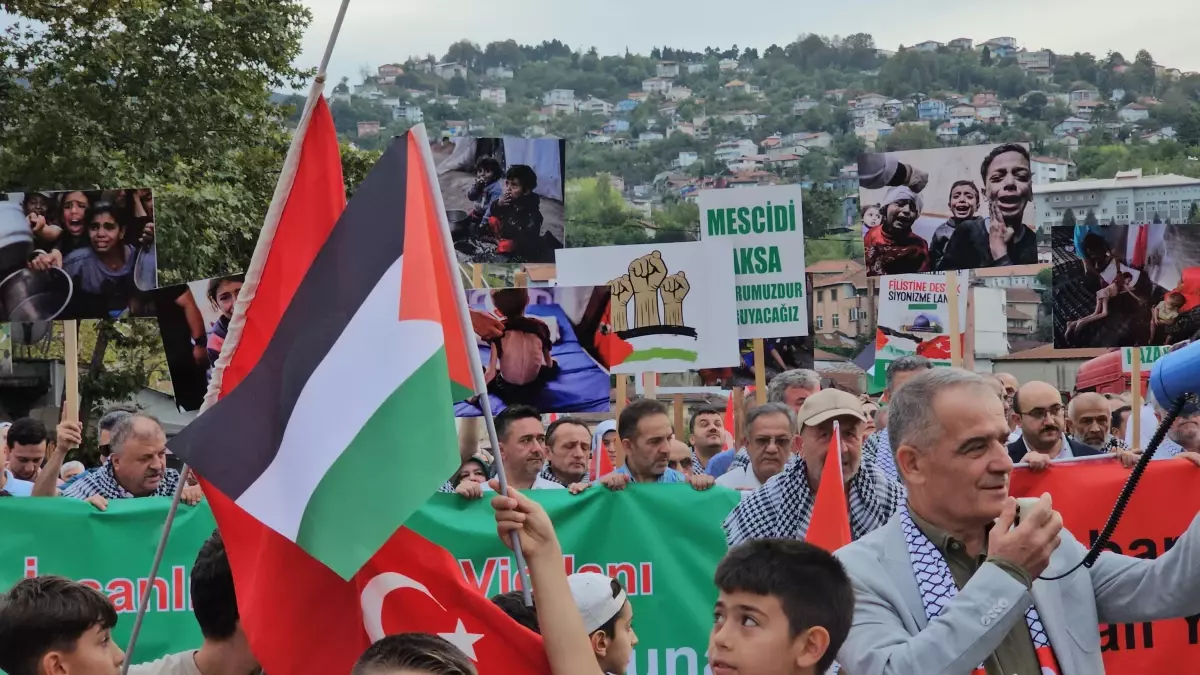 Zonguldak'ta Sumud Filosu'na Destek Yürüyüşü