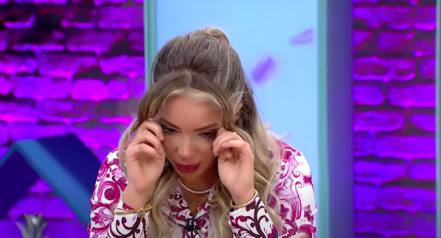 Going through tough times! Aleyna Dalveren broke down in tears during the live broadcast