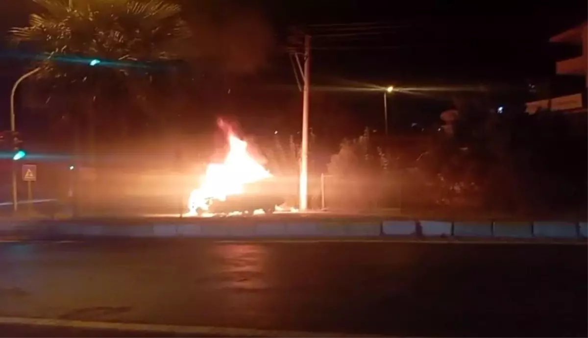 Kuşadası'nda Otomobil Yangını: Araç Kullanılmaz Hale Geldi