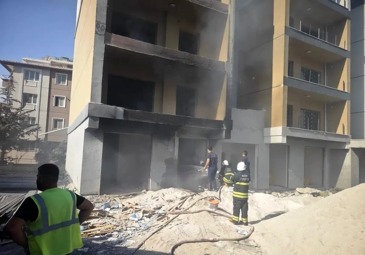 Hatay'da İnşaat Halindeki Binada Yangın Çıktı