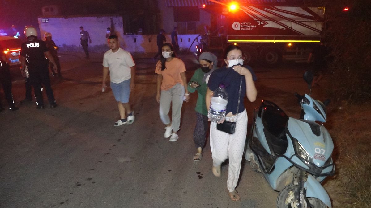 Antalya'da Sazlıkta Yangın: 2,5 Saatte Kontrol Altına Alındı